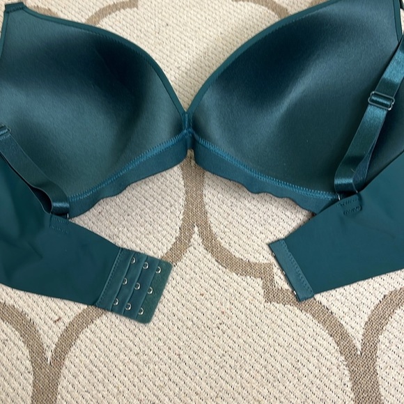 STRM line wireless molded cups bra - Picture 6 of 8